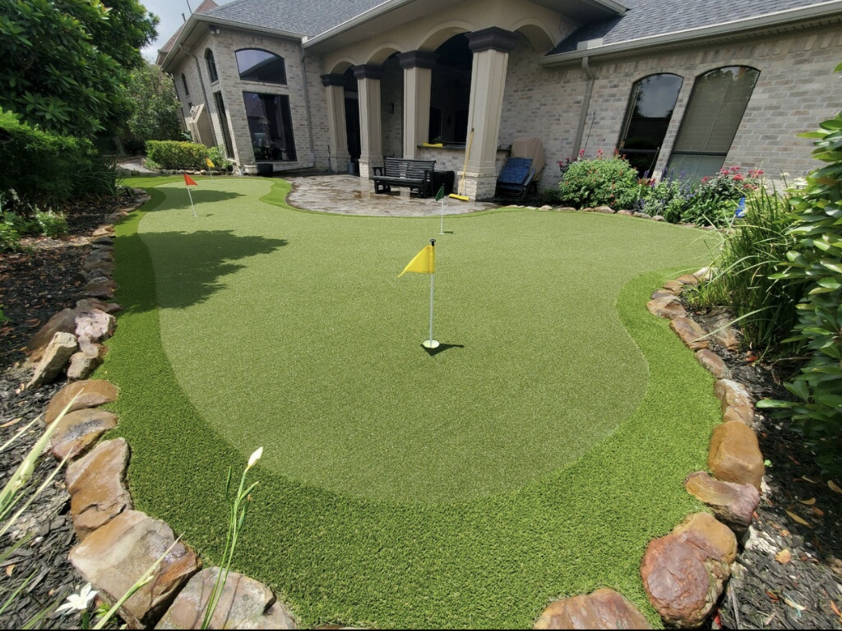 Residential putting green installed by SYNLawn