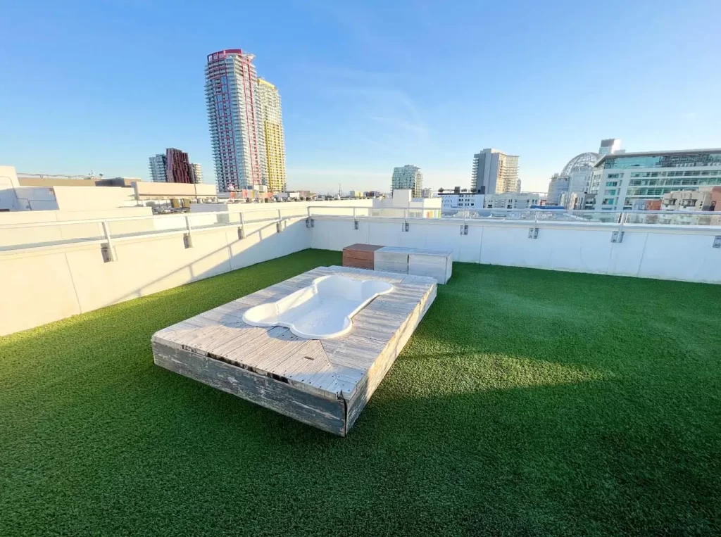 Rooftop artificial grass lawn from SYNLawn