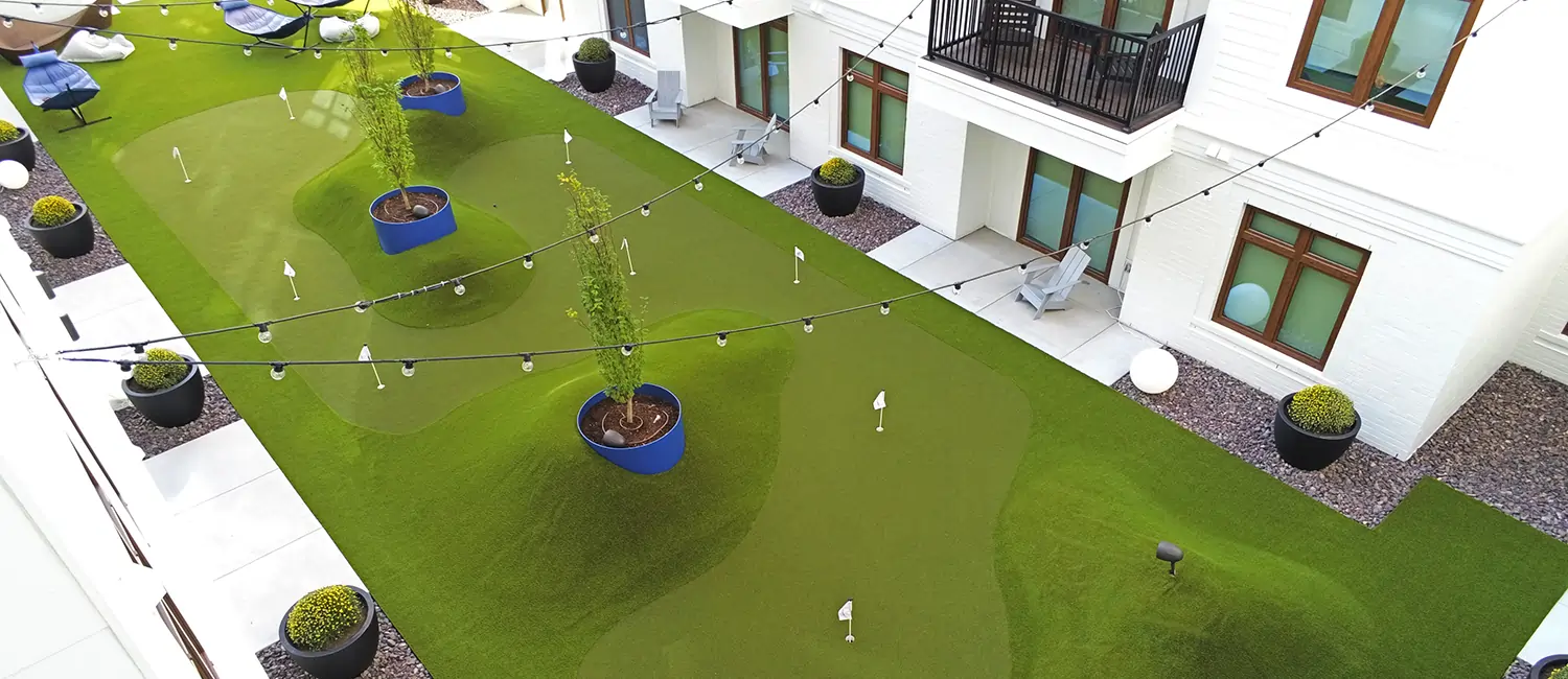 Artificial grass apartment putting green installed by SYNLawn