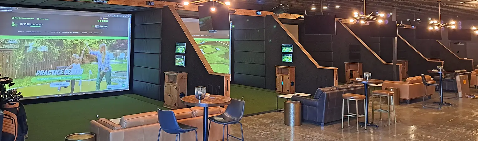Indoor golf simulator with SYNLawn artificial grass