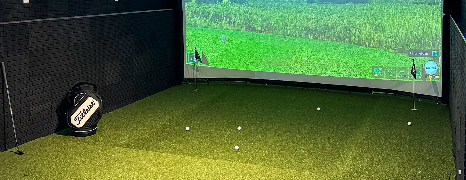 artificial-grass-simulator-3 Indoor golf simulator with SYNLawn artificial grass